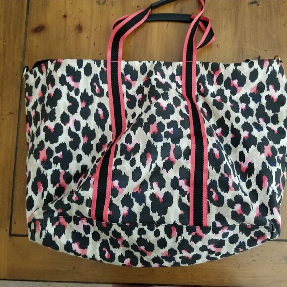 Victoria's Secret Zip Top Tote VS Pink Leopard Print Canvas Weekender Tote Bag - Picture 4 of 12
